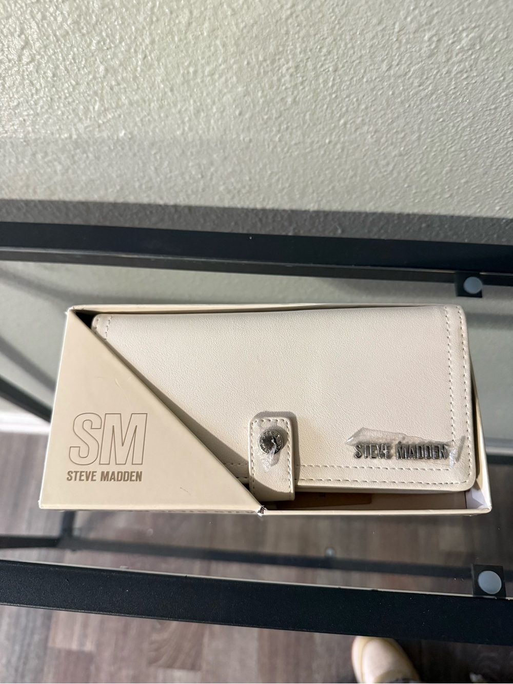 Steve Madden Cream Ivory Faux Leather Snap Closure Wallet - Picture 2 of 3